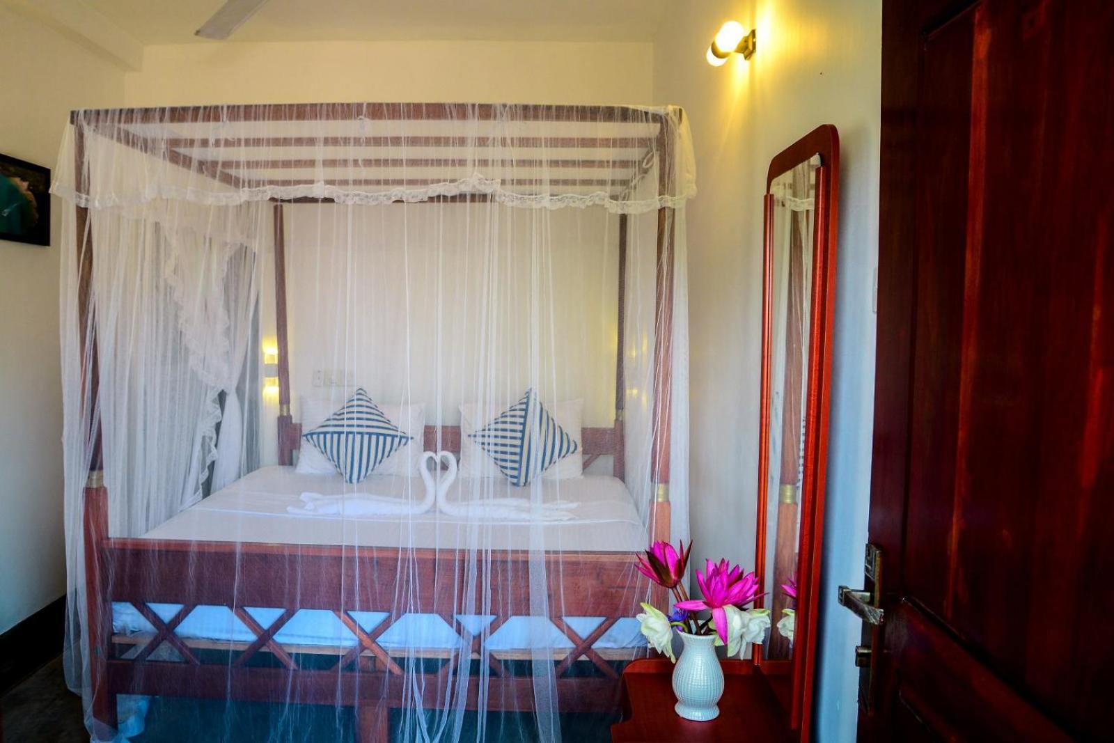Coconut Style Restaurant & Milinda Guest Hotell Unawatuna Eksteriør bilde