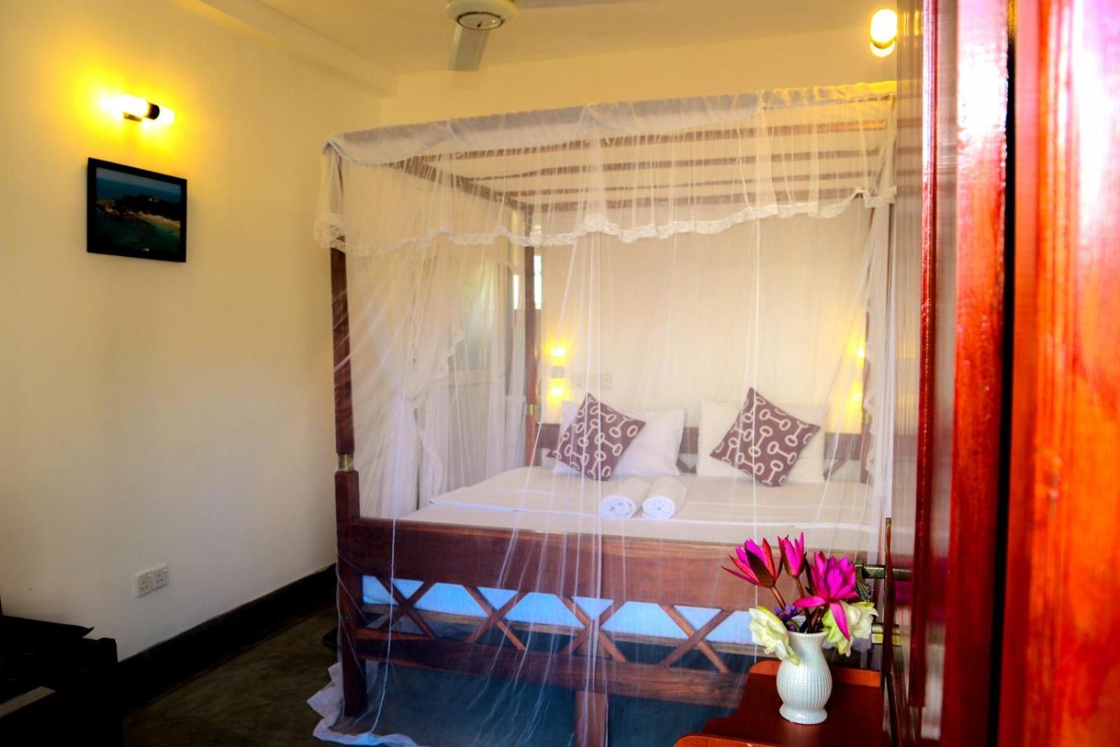Coconut Style Restaurant & Milinda Guest Hotell Unawatuna Eksteriør bilde